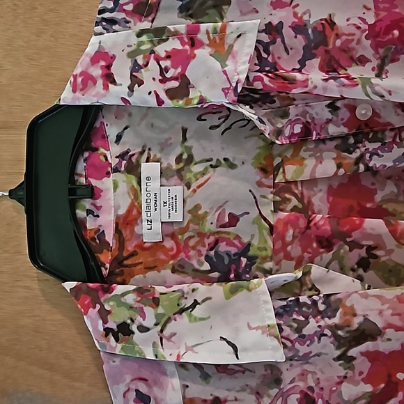 Liz Claiborne sheer floral blouse - Picture 4 of 4